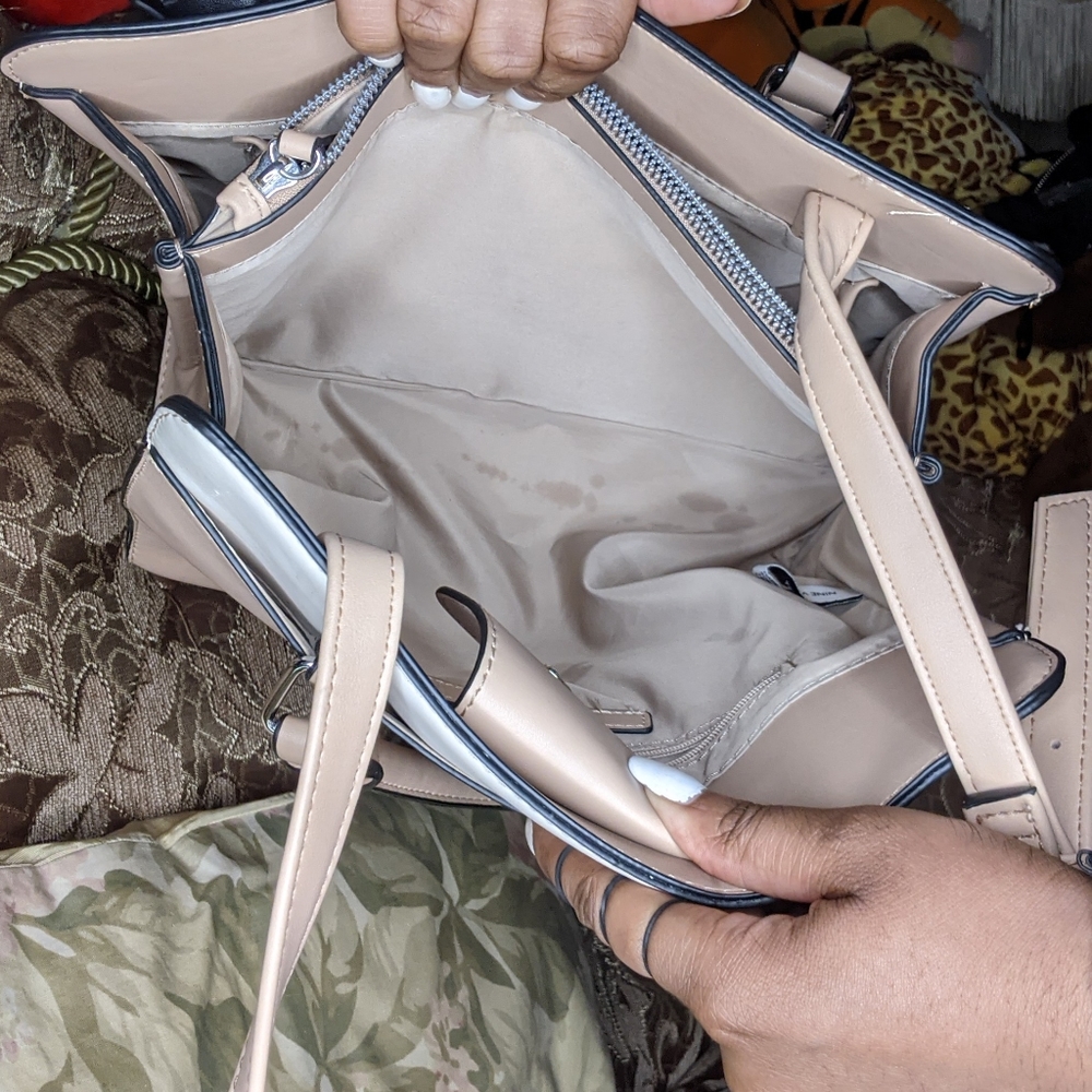 Handbag - Picture 3 of 7